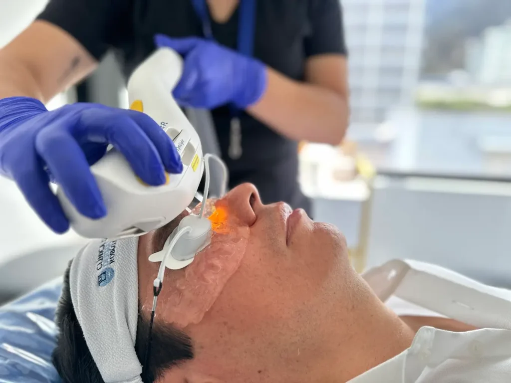 optilight tratamiento para ojo rojo y ojo seco clinica dermatologia robotica
