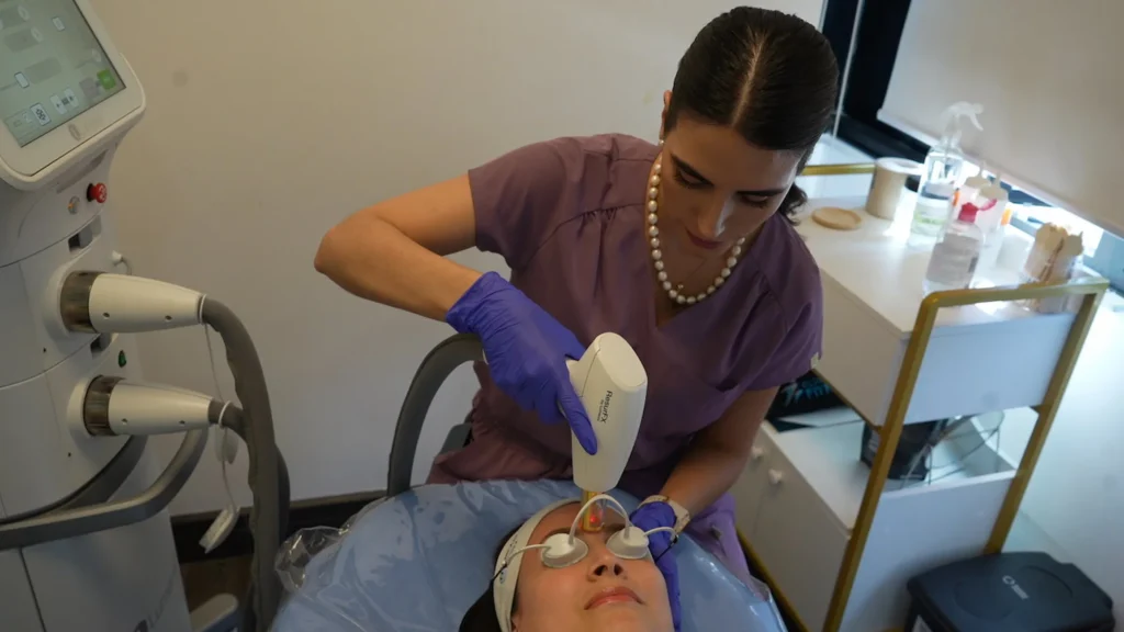 tratamiento facial beneficios - clinica de dermatologia robotica